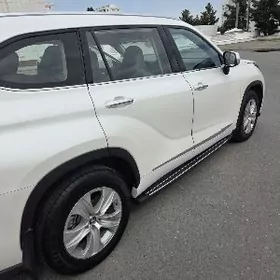 Toyota Highlander 2021