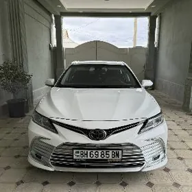 Toyota Camry 2021