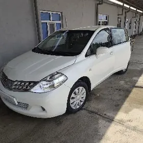 Nissan Tiida 2005