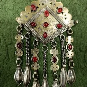 Gadymy kümüş broşka