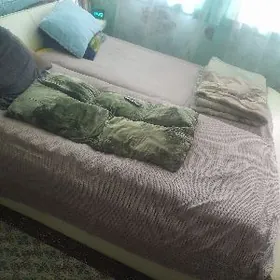 двух спальная кровать