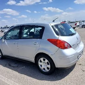 Nissan Versa 2011