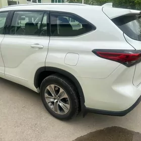 Toyota Highlander 2021