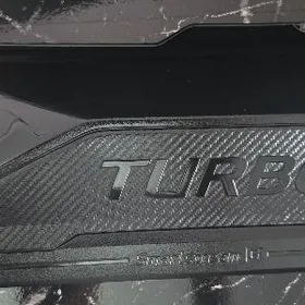 Kia K5 dwigatel kryshka