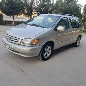 Toyota Sienna 2002