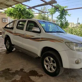Toyota Hilux 2011