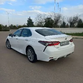 Toyota Camry 2021