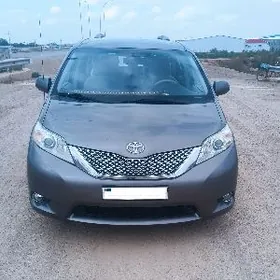 Toyota Sienna 2013