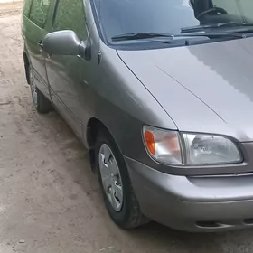 Toyota Sienna 1999