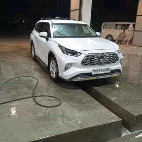 Toyota Highlander 2022