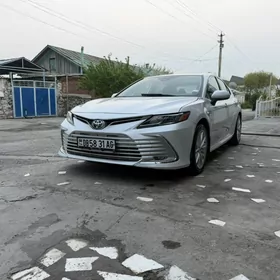 Toyota Camry 2021