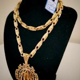 Золотая цепочка с кулоном