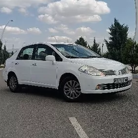 Nissan Tiida 2010