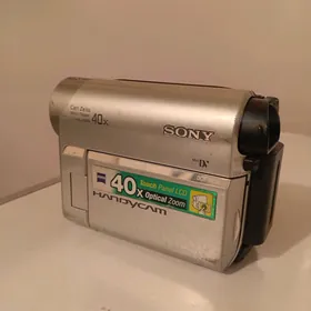 KIÇI. KASETA. KAMERA