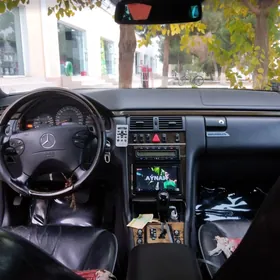 Mercedes-Benz E320 2001