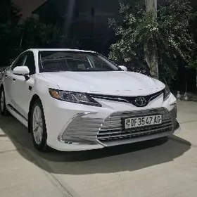 Toyota Camry 2021