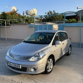 Nissan Tiida 2010