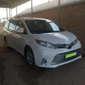 Toyota Sienna 2018
