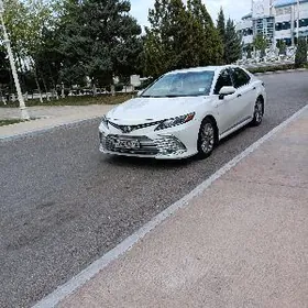 Toyota Camry 2021