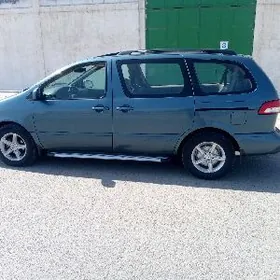 Toyota Sienna 2002