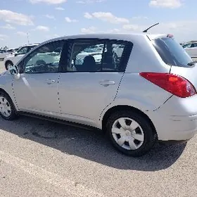 Nissan Versa 2011