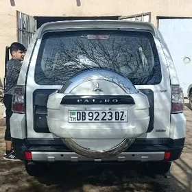 Mitsubishi Pajero 2008