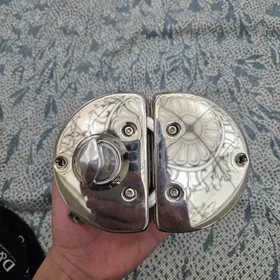 Aýna gapy üçin gulp (Zamok)