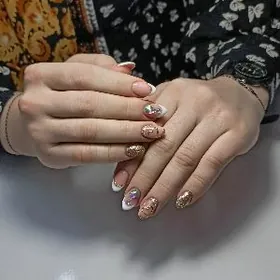 Naraşiwiniýa Dyrnak salon Mani