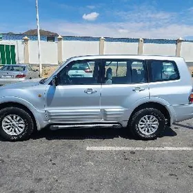 Mitsubishi Pajero 2002