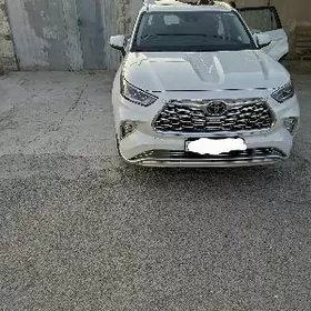 Toyota Highlander 2021