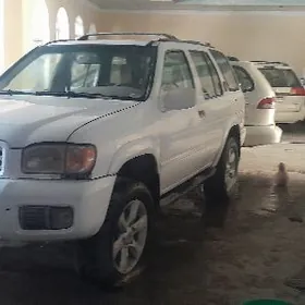 Nissan Pathfinder 2000