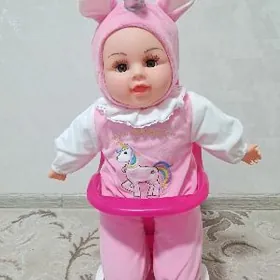 Gurjak aýdym aýtýan.