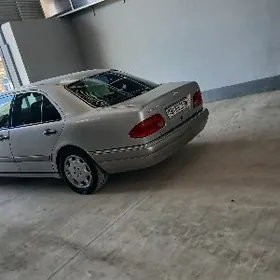 Mercedes-Benz E320 1996