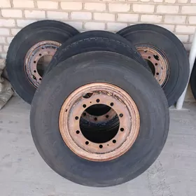 teker 295/80R22.5. 11R22.5