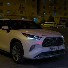 Toyota Highlander 2022