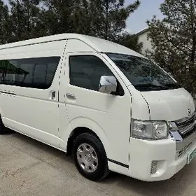 Toyota Hiace 2015