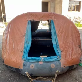 Suw lodka çişirilýän