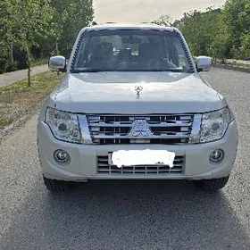 Mitsubishi Pajero 2013