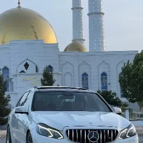 Mercedes-Benz 300E 2010