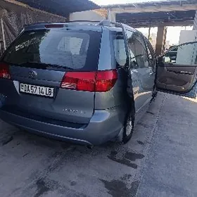 Toyota Sienna 2005