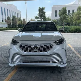 Toyota Highlander 2021