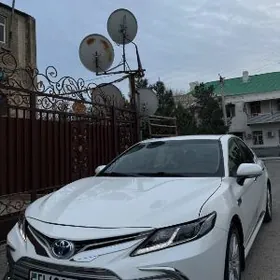 Toyota Camry 2021