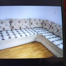 диван угловой и спальня