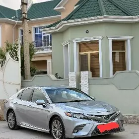 Toyota Camry 2020