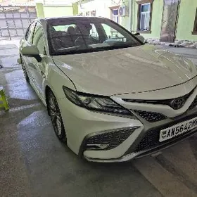 Toyota Camry 2019