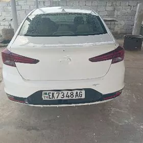 Hyundai Elantra 2021