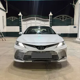 Toyota Camry 2021