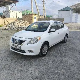 Nissan Versa 2012