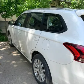 Mitsubishi Outlander 2022