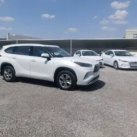 Toyota Highlander 2021